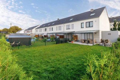 Neuwertiges KfW-55-Reihenhaus mit Stellplatz