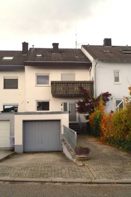 Renovierungsbedürftiges Reihenmittelhaus in Kronau zu verkaufen.