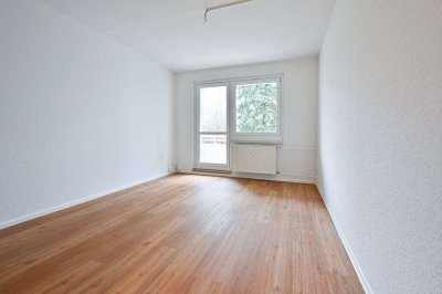Sanierte 3-Raum-Wohnung mit neuem Bad, Wanne, Balkon, Wohnküche und Deckenspots in Chemnitz- Kappel