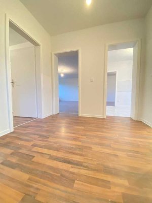 *** ERSTBEZUG NACH SANIERUNG *** Sehr helle 4-Zimmer-Wohnung *** Zentrale Lage in Marl-Drewer ***