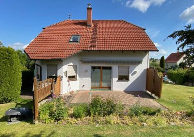 Freistehendes EFH - Massivbauweise - teilunterkellert - 5 Zimmer - schönes Grundstück!