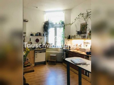Tauschwohnung: Sehr geräumige Altbauwohnung mit grünem Innenhof
