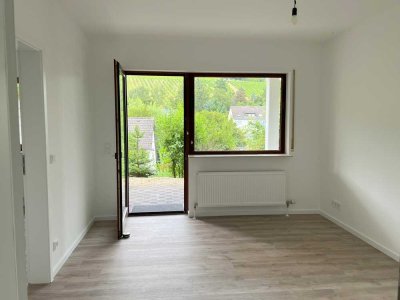 SANIERTE 2 ZIMMER WOHNUNG MIT BLICK AUF DIE WEINBERGE! Erstbezug + Carport