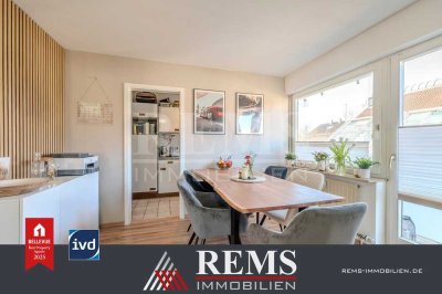 Charmante 2,5-Zimmer-Etagenwohnung mit EBK, sonnigem Balkon und Tiefgaragenstellplatz