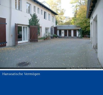 Vermietete Remise auf zwei Ebenen mit Gartenfläche und Stellplatz in Berlin-Lichterfelde