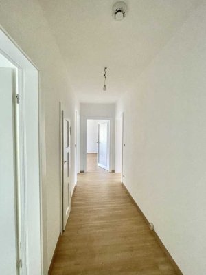 Frisch renovierte 3-Raum-Wohnung mit Badewanne