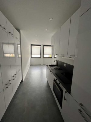 Sanierte, ruhige Wohnung mit einem Zimmer und Einbauküche in Saarbrücken