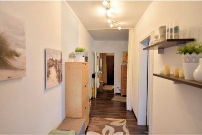 Freundliche und gepflegte 2-Raum-Wohnung mit Balkon und Einbauküche in Unna