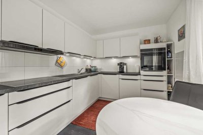 3-Zimmer--Wohnung mit ca. 89 m² Wohnfläche in 3-Parteien-Einheit – mit XXL-Balkon und neuer Küche