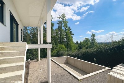 ELEGANTES REFUGIUM IN AUSSICHTSLAGE mit Pool und durchdachtem Wohnkonzept!