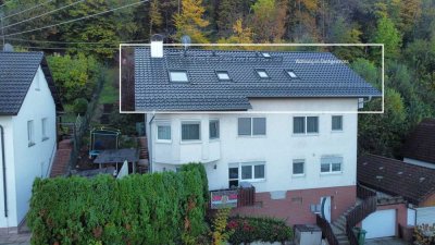 Komplettes Dachgeschoss 
mit Balkon und Stellplatz