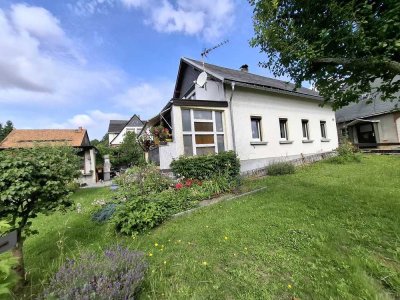 Feines Haus mit Wald in idyllischer Lage