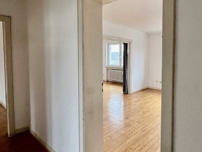Helle 4-Zimmer Wohnung mit Balkon, WG-geeignet