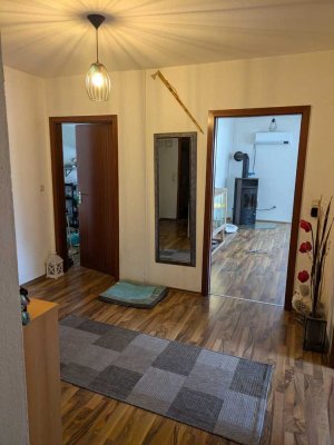 Gepflegte, große, helle 3-Zi-Wohnung mit Kamin, Klimaanlage und Carport