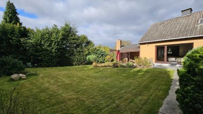 Von Privat. Haus in traumhafter Sackgassenlage mit großem Garten.