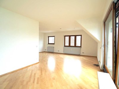 3,5-Zimmer-Wohnung mit ausgebautem Dachgeschoss und großem Balkon in zentraler Lage