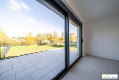 Parkett auswählen und einziehen! Nahezu bezugsfertige Doppelhaushälfte mit 437m2 Grundfläche und Seeblick!