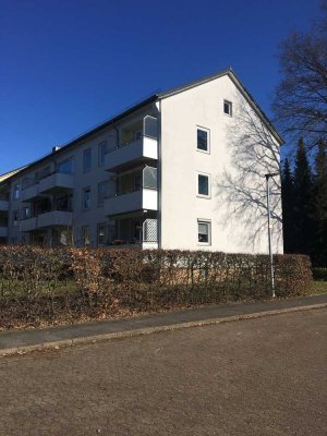 Modernisierte Wohnung mit drei Zimmern sowie Balkon und EBK in Bremen
