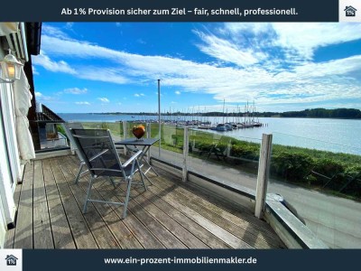 Juwel an der Schlei: EFH mit großer Glasfront und Balkon mit Wasserblick + Nebenhaus in Boren