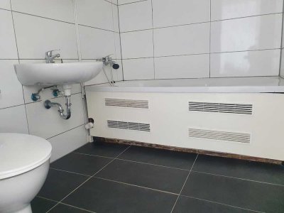 Frisch Renoviert! Schöne 2-Zimmer-Wohnung wartet auf neuen Mieter!
