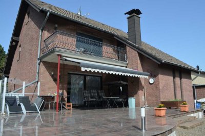 Freistehendes Einfamilienhaus mit großer Garage in Geilenkirchen