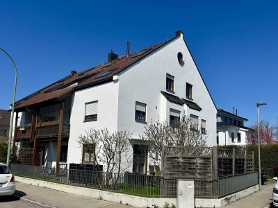 Exklusive 4-Raum-Wohnung mit stilvoller Innenausstattung mit EBK in Augsburg