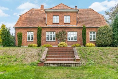 Work & Life Balance auf 12,5 ha: Privates Landgut mit Gästehaus, Gewerbegebäuden und eigenem Wald