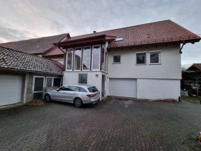 Das Wohnhaus befindet sich in Gundelsheim im Ortskern von Obergriesheim