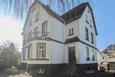 Lichtdurchflutete 3-Zi-Altbauwohnung mit Terrasse – Stilvolles Wohnen in Solingen-Wald