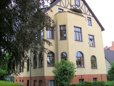 Neu: 2-Raum-Wohnung mit Balkon und EBK in schöner Stadtvilla