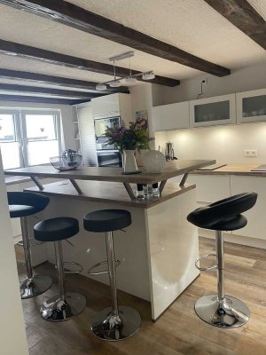 Kürzlich saniertes 6,5 Zimmer Familienhaus mit Garten im Herzen von Kommern