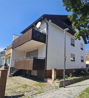 In ruhiger und sonniger Lage - REH mit drei Balkonen und Stellplatz
