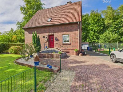 Charmantes Zweifamilienhaus  in guter Lage