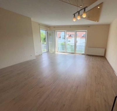 Wohnung mit drei Zimmern sowie Loggia und EBK in Balingen