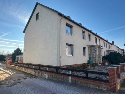 Reihenendhaus mit Doppelgarage, großem Garten, Terrasse, Nebengebäude und Anbau in Helmstedt