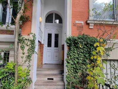 Altbautraum am Stadtwald: Renovierte 2-Zimmer-Wohnung mit Balkon im schönen Zooviertel!