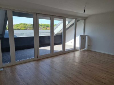 3-Zimmer-Dachgeschosswohnung mit uneinsehbarer Süd-Dachterrasse und Garage