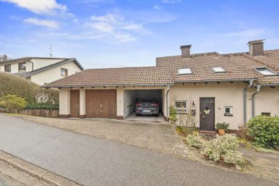 Bezaubernde Doppelhaushälfte   mit Garten, Garage und Carport in 79183 Waldkirch