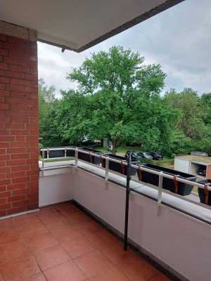 3Z-Whg mit Balkon und EBK in HH-Schnelsen in Sackgasse