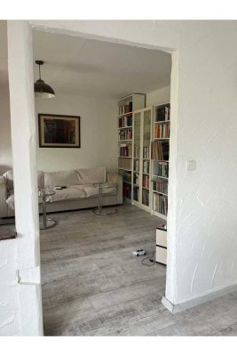 Freundliche, gepflegte 4-Zimmer-Dachgeschosswohnung zur Miete in  zentraler Lage von Oberhausen