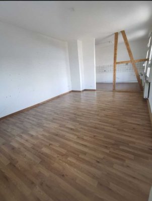 Helle Altbauwohnung 3-Zimmer-Wohnung 85m3