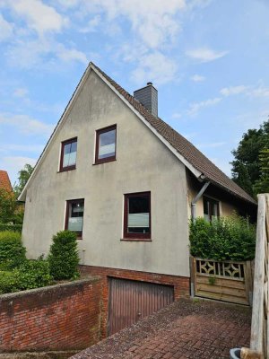 FAMILIENTRAUM, SOLIDES EINFAMILIENHAUS, BALKON, GARAGE IN RUHIGER FELDRANDLAGE