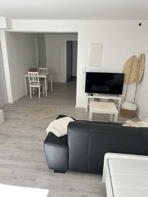 Neuwertige seenahe  1,5-Raum-Wohnung mit Einbauküche in Friedrichshafen Fischbach möbliert
