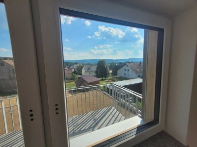 Ansprechende 4-Zimmer-Wohnung mit Balkon und EBK in Bad Neualbenreuth