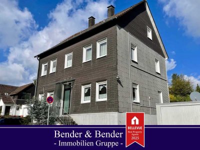 Geräumiges 1-2 Familienhaus mit Garten und zwei Garagen!