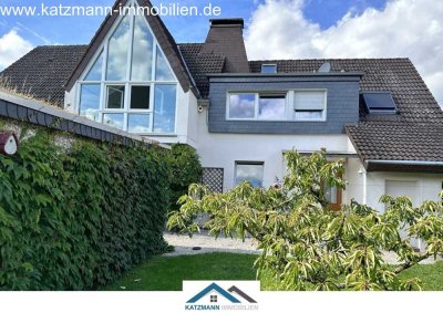 Tolles Ein-/Zweifamilienhaus mit außergewöhnlicher Studiowohnung und ca. 893 m² großen Grundstück in