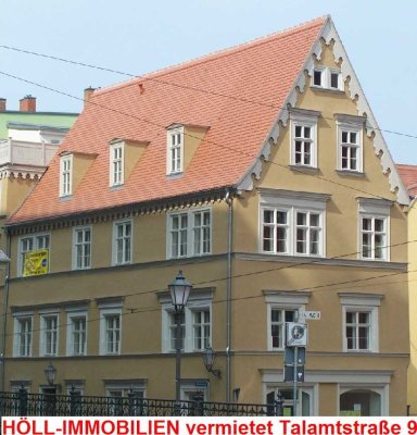 Ruhige 2-Raum-Wohnung mit Balkon direkt am Markt – Höll Immobilien