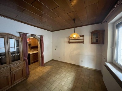 2 EINFAMILIEN-HÄUSER -- 8 ZIMMER!