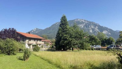 Stilechtes, bayerisches Landhaus mit 2 Ferienwohnungen -Wohnen, Leben und Vermieten unter einem Dach