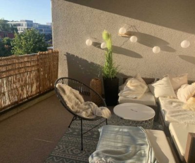 Möblierte Loft-Wohnung mit zwei Zimmern, großem Balkon und EBK in München